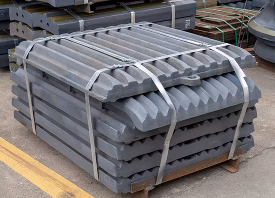 Placas de mandíbula OEM Triturador de mandíbula de carboneto de tungstênio Durável Placa de dentes Forro Triturador Peça sobressalente China Mn13 Cr2 Placa de mandíbula